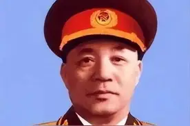 1955年授衔时，毛主席将他从上将名单中划掉，备注：此人骄傲自满图片