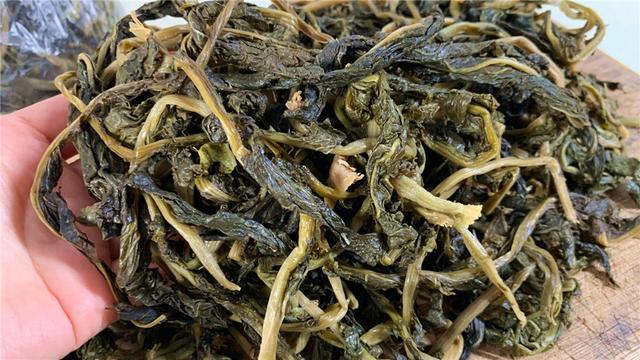 冬季，吃萝卜不如吃芥菜，营养极高，正当季，晒干炖肉吃特香