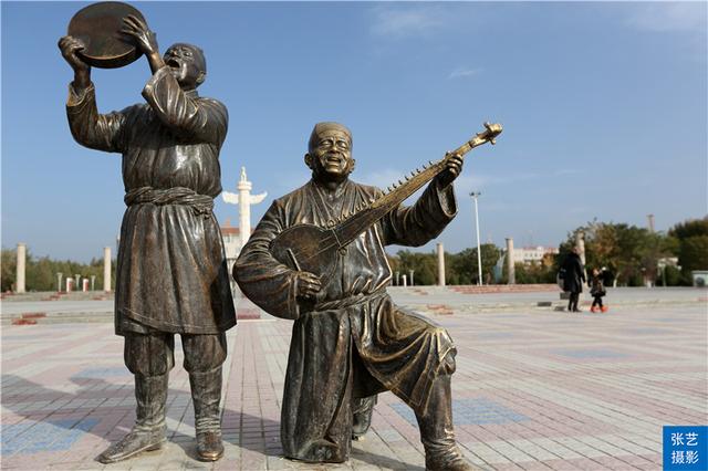 被沙漠环绕的新疆小县城-盖麦提，当地人能歌善舞，舞姿优美飘逸
