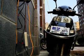 今天才知道！电动车充电最正确的方法，学会后电池多用2年不会坏图片