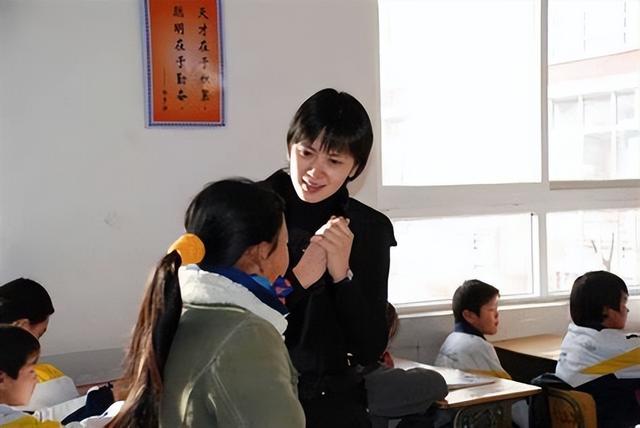 沈冰：曾经的“央视名嘴”，嫁富商后锒铛入狱，如今她后悔过吗？