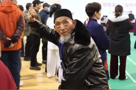 厉害了！95岁大爷的武术表演有多惊艳图片