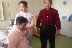 山东67岁高龄女子，不顾儿女反对产女，声称：退休金够用图片
