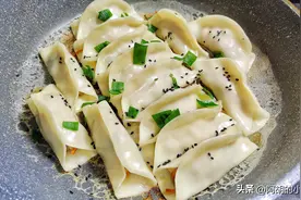 百合猪肉馅煎饺：鲜过白菜韭菜馅10倍！美味滋补，常吃秋冬少生病图片