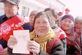 以前在老家交农保，现在上班交社保，退休时该怎么处理？图片