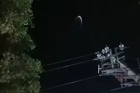 全国多地拍到空中不明发光物体，有火箭发射助推器掉落山西临汾市内图片