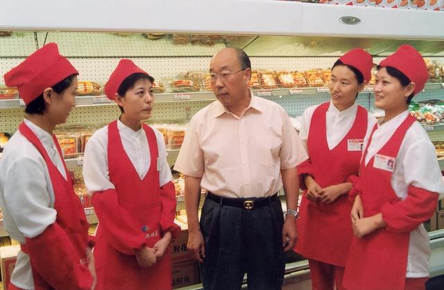 双汇董事长万隆:包养小36岁秘书,贱卖国有资产,被儿子大义灭亲