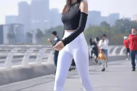 漂亮女邻居（一）假戏真做图片