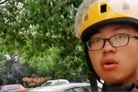 新款外卖穿搭？上身黄色马甲，下身短裙丝袜，是时尚还是另有原因图片