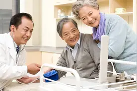医学专家：55岁后体检，做好这6大检查就行，省时省力又省钱！图片