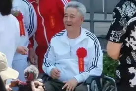 67岁赵本山状况引人担忧！面部浮肿眼神迷离，徒弟女儿尽孝道图片