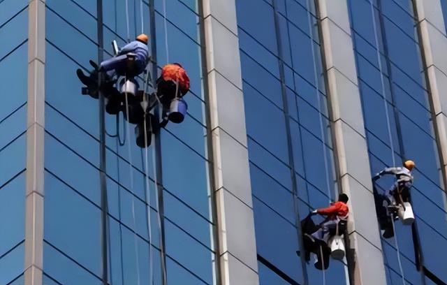 成都办理高空作业操作证多少钱？