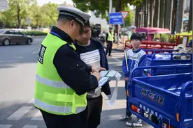 电动三轮、四轮车放宽上路要求，但3点不注意，照样罚款、扣车图片