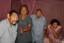 湖北姑娘嫁表哥，生下3个“猴娃”，如今106岁还要照顾孩子图片