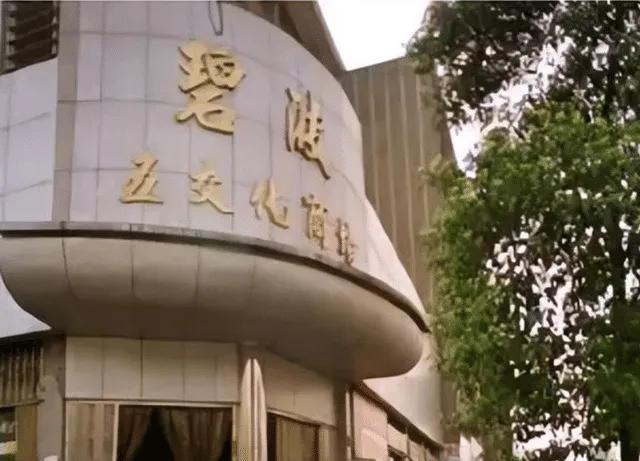 女贪官的上位之路：迷倒40多位领导，放言只玩有档次的男人