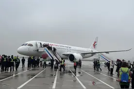 C919一架6.53亿元，飞机成本高，多少年能回本？赚钱不止靠卖机票图片