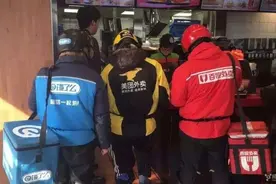 抖音被曝上线外卖服务！网友：边看直播边点餐？图片
