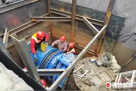 连夜改造！换下20年“老阀门”图片