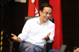刚当首富三个月，千亿王国就崩了，最惨中国首富真是个大忽悠？图片