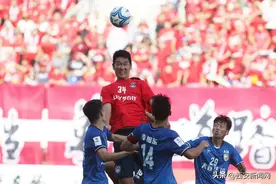 两万五千多名球迷现场助阵 中冠总决赛首轮西北狼憾平图片