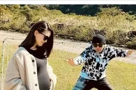 43岁周杰伦自曝身体状况，左手腕上插着针头，医生给我建议吗？图片