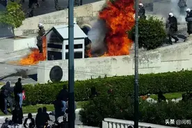 中国小伙刘强火烧靖国神社，向日本大使馆扔燃烧瓶，他身世不一般图片