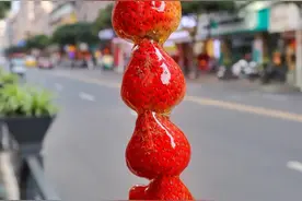 宜宾街头记录丨不是每一个卖糖葫芦的人，都生活的很甜蜜图片