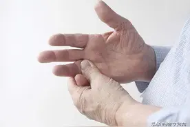 早上醒来双手发胀，握不拢，几分钟后又恢复正常，这是什么情况？图片