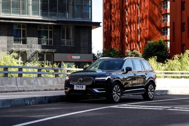 沃尔沃XC90 T8：709牛·米，百公里不到3个油，回头率超高