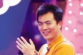黄健翔离婚16年：他惹官司，再婚后又做父亲，前妻患癌至今单身图片