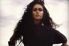 “性感女神”梅根福克斯整容，面部僵硬不自然，网友：翻车了图片