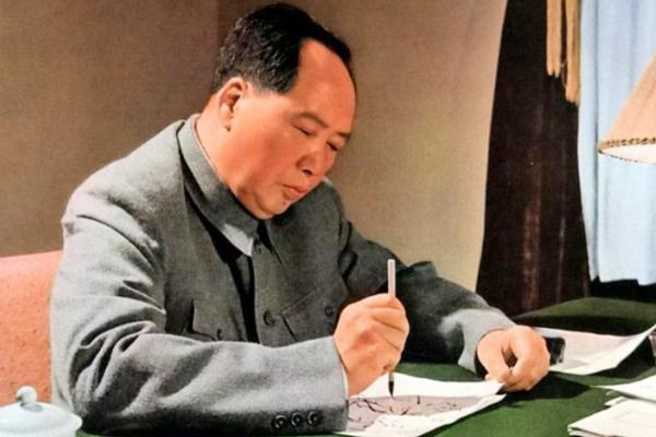 坐地日行八万里巡天遥看一千河的意思（1958年）