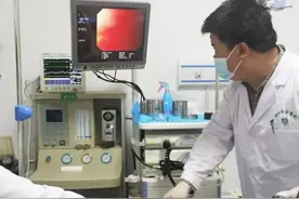 西安一老人吃枣卡喉处理不当险酿大祸丨陕西冶金医院专家提醒：食管异物要及时就医图片