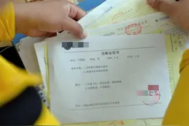 教师请病假25年，临退休才回来，索要90万工资，并恢复正式编制！图片