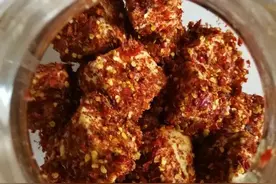 家乡街头现做霉豆腐，小方块尽现乡情乡味图片