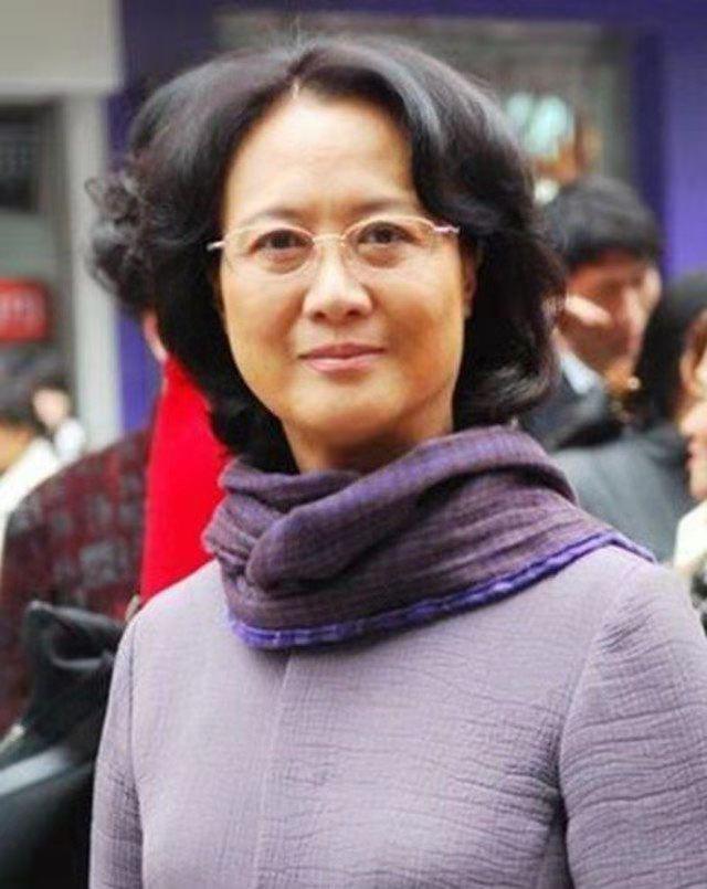 演员柏寒：丈夫意外离世，她又患癌，留下儿子给海清养