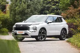 对“销量冠军”发起挑战 三菱欧蓝德对比本田CR-V图片