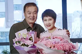 演员张凯丽：34岁嫁圈外老公，婚后生一女，如今女儿成了她的骄傲图片
