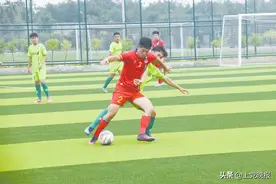 2∶1 长治足协代表队获首胜图片