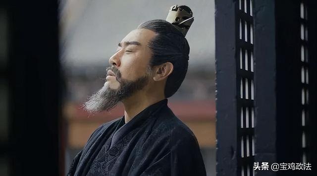 最脍炙人口的10首诗，读来慷慨激昂，方显英雄本色