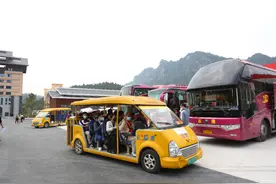 广西重启中越国际道路客运，首日接驳运输旅客1077人图片