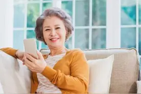 62岁的大妈赶时髦去跳交谊舞，结果惹出了大麻烦图片