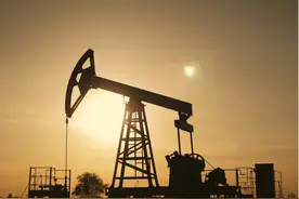 伊朗每天向中国出售石油上百万桶，价格低廉，我国油价为何不降图片