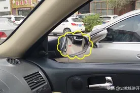 前方有车堵路，新手司机问：如何分两步完成侧方位停车？图片