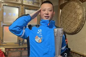 随身携带救命神器，这位90后老兵骑手按下“生命重启键”……图片