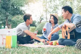 这三个生肖命中贵人格外多，在哪都能遇到，注定一生顺风顺水！图片