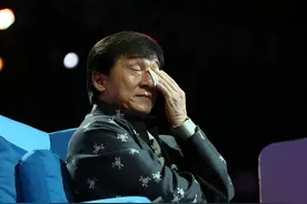 成龙变更100亿遗嘱分配，小龙女“赢”了，房祖名“输”了图片