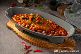 安徽名菜臭鳜鱼很多人吃不惯，其实越臭越好吃，又嫩又香图片
