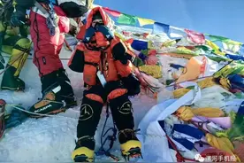 飒！漯河姑娘登顶珠峰！图片