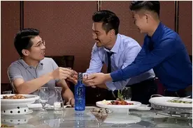 酒桌上遇到有这3种动作的人，最好敬而远之，都不是善茬图片